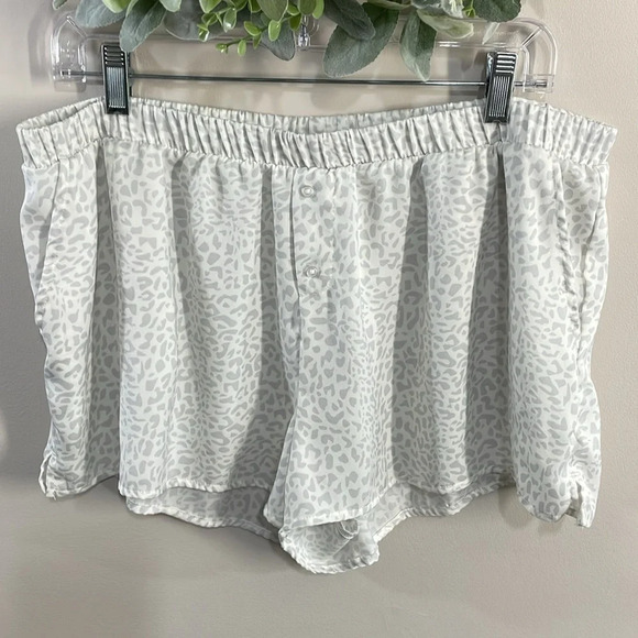 NWOT Colsie Satin Cami and Shorts Sleep Pajama Set Gray White Print XL - Picture 3 of 16